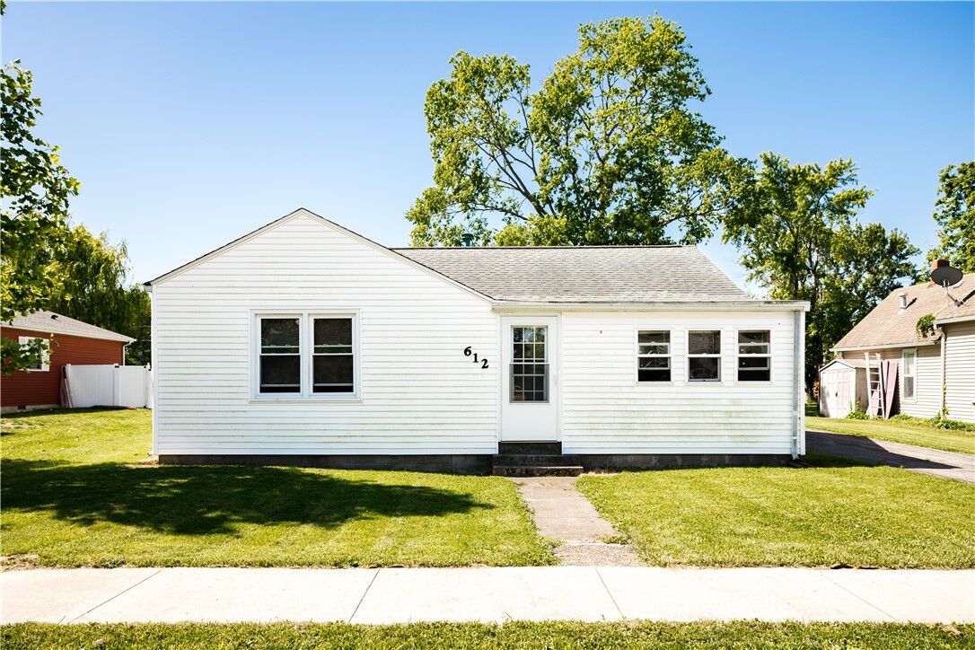 Property Photo:  612 W Main Street  IL 61914 