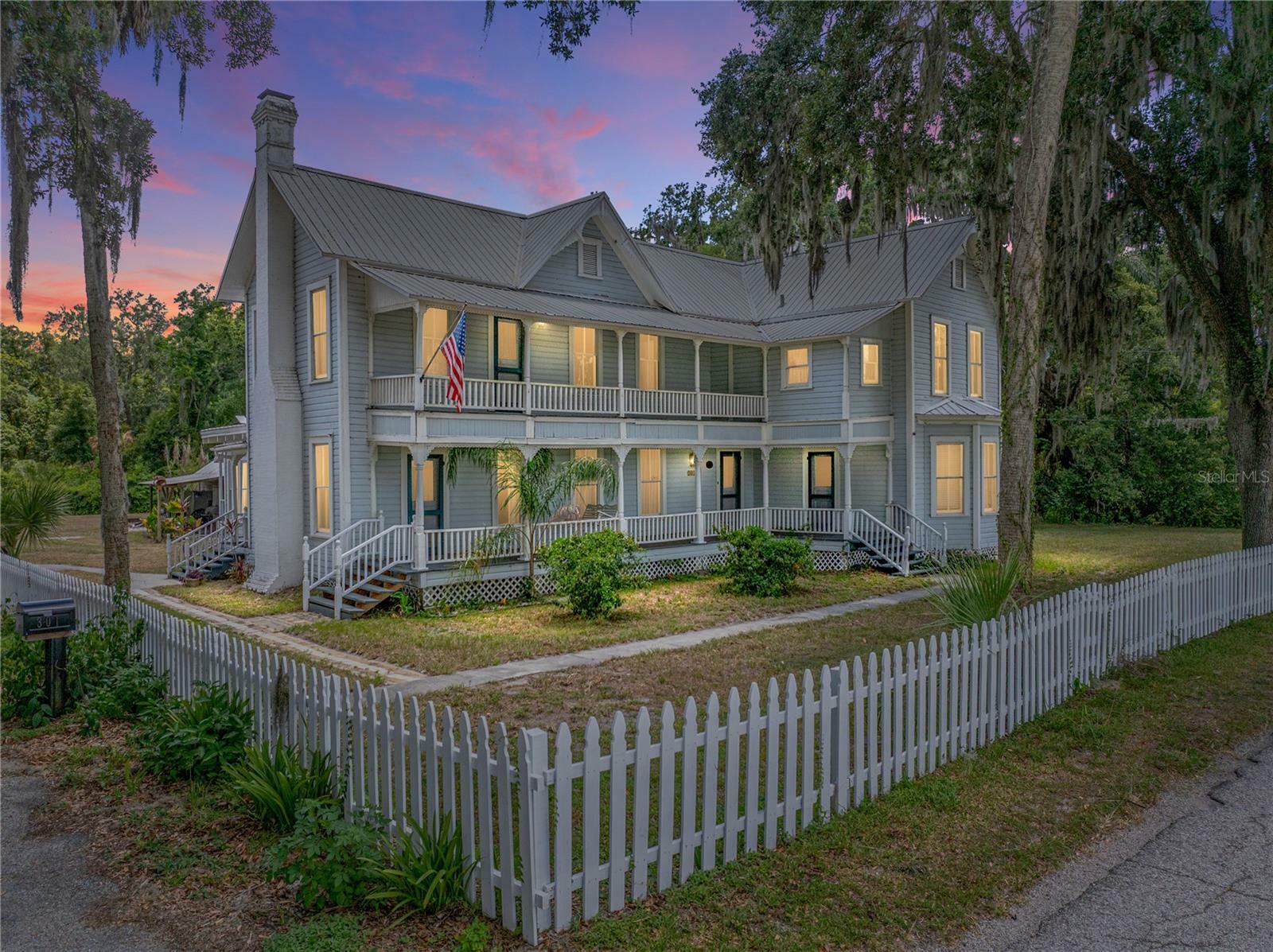 Property Photo:  301 Old Hopewell Road  FL 33567 