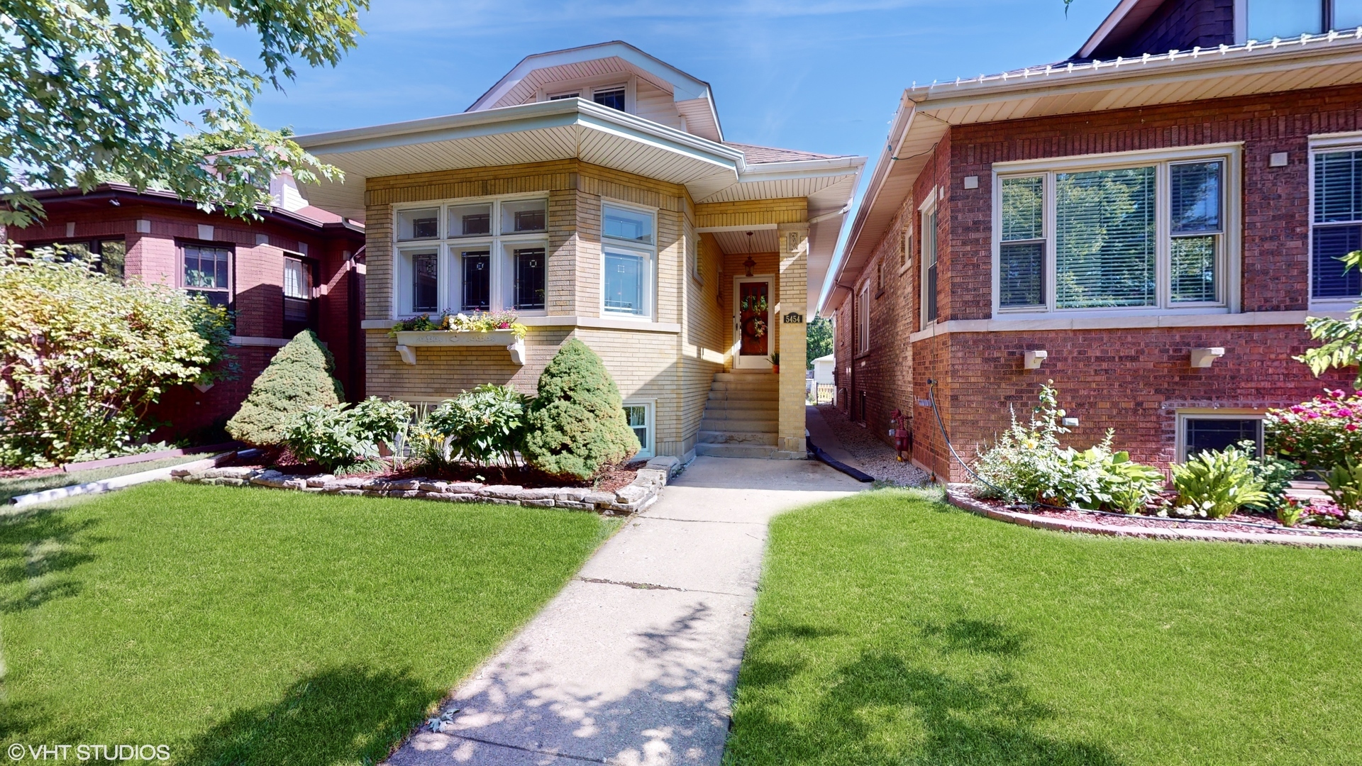 Property Photo: 5454 W Hutchinson Street IL 60641