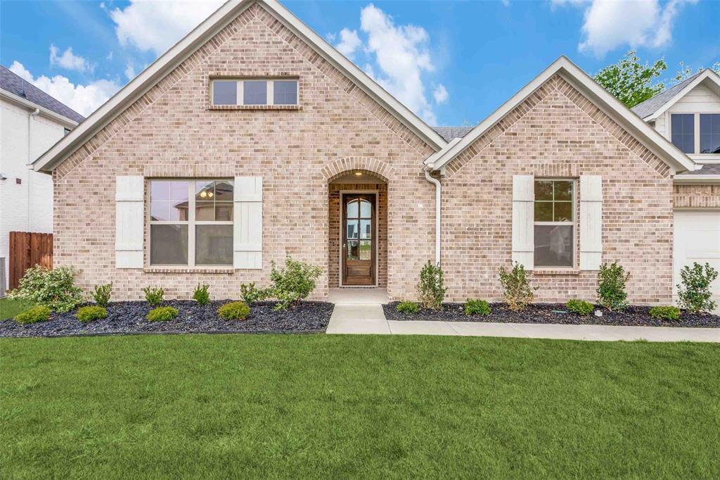Property Photo: 809 E Jockey TX 76087