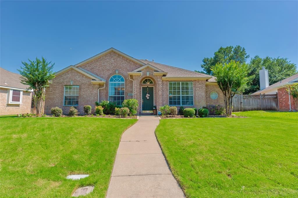 Property Photo: 1392 Prairie Drive TX 75067