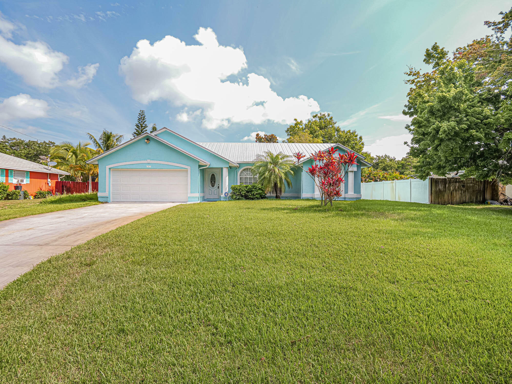 Property Photo: 956 19th Place SW FL 32962