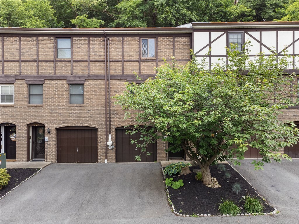 309 Newton Sq  Coraopolis PA 15108 photo