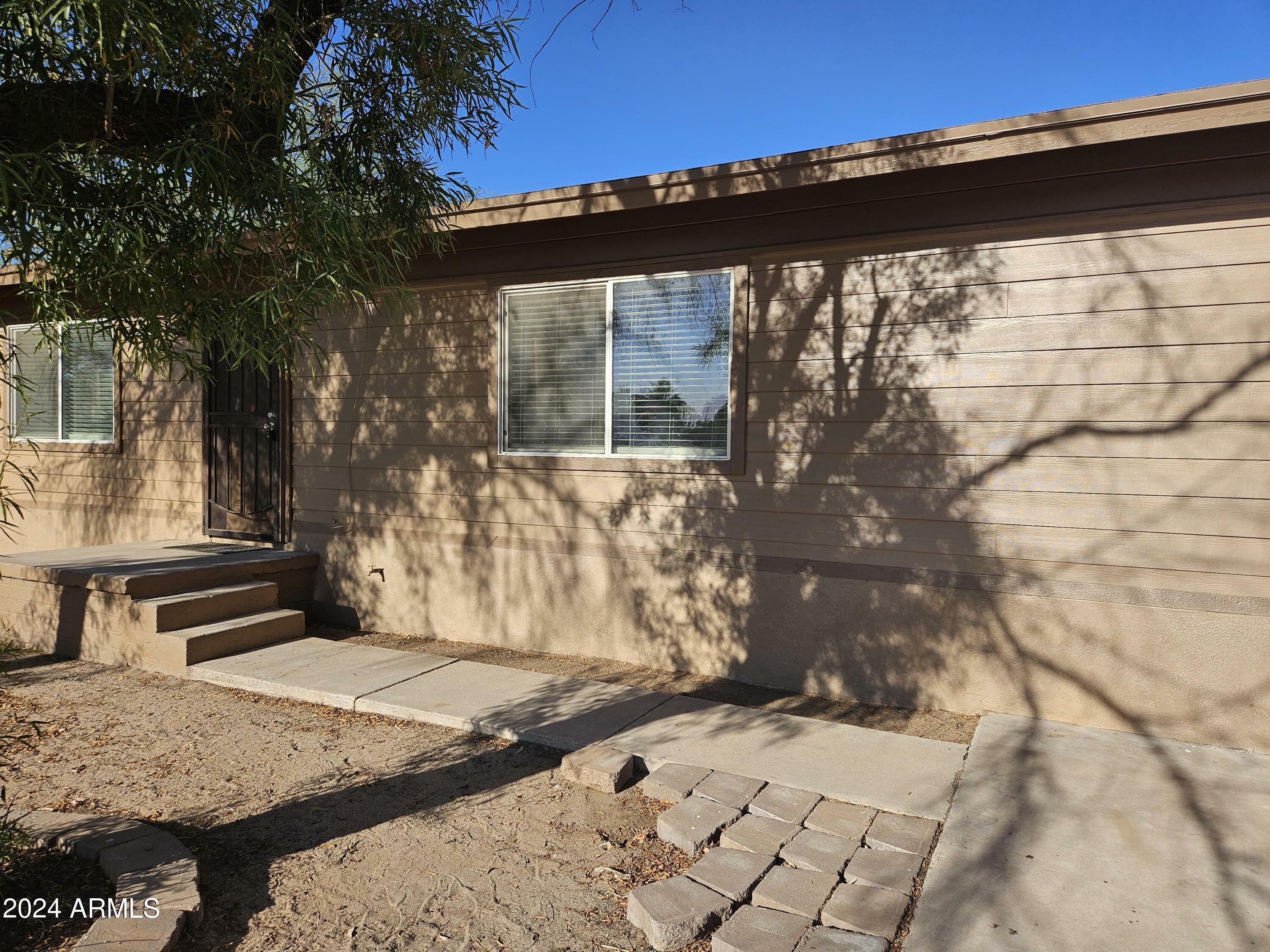 Property Photo: 216 N Casa Grande Avenue AZ 85122