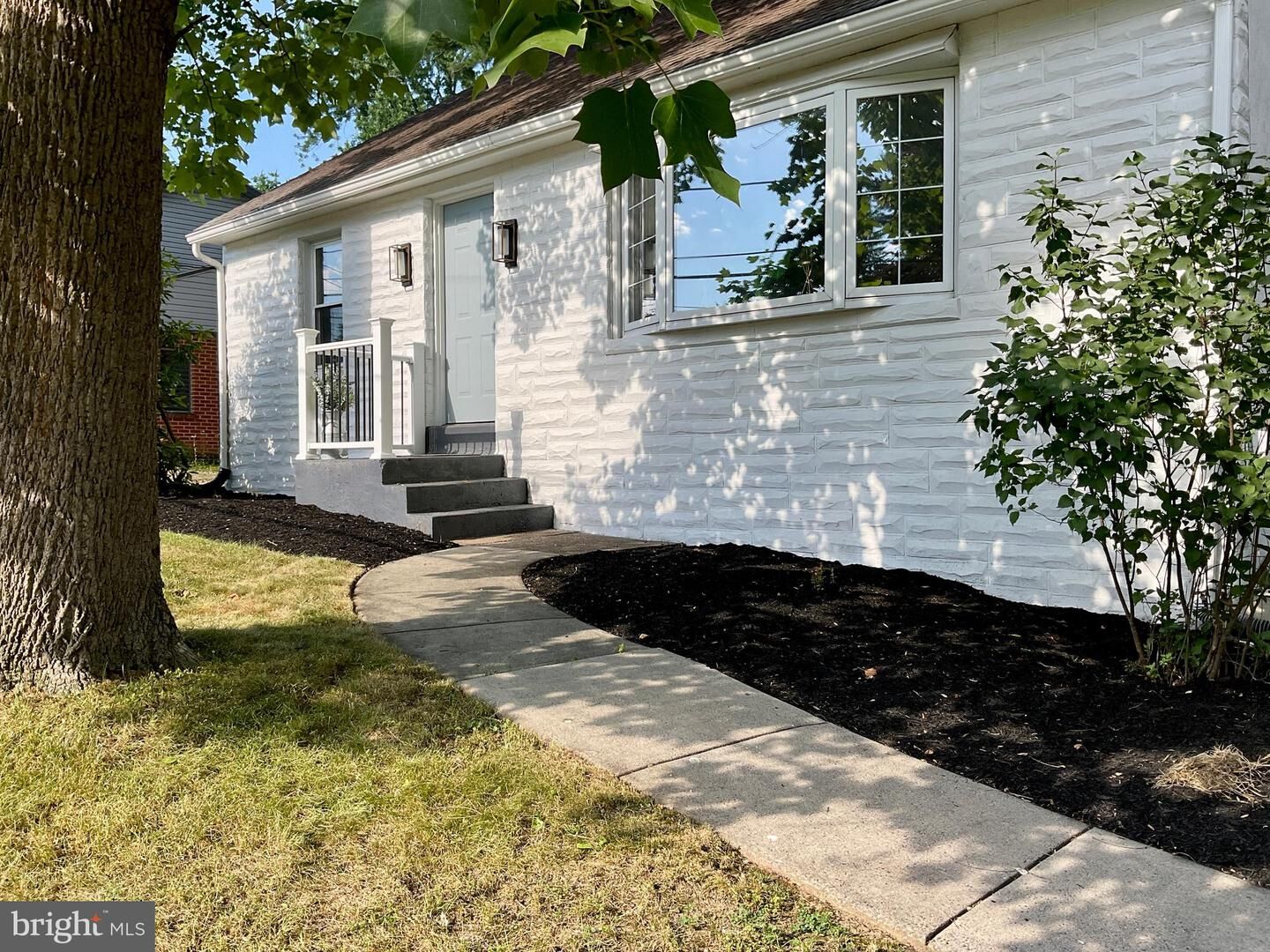 Property Photo: 1519 Embassy Drive PA 17109