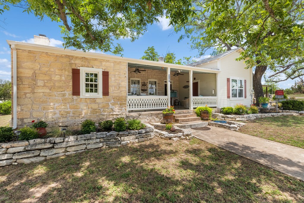 Property Photo:  1447 Royal Oaks Loop  TX 78624 