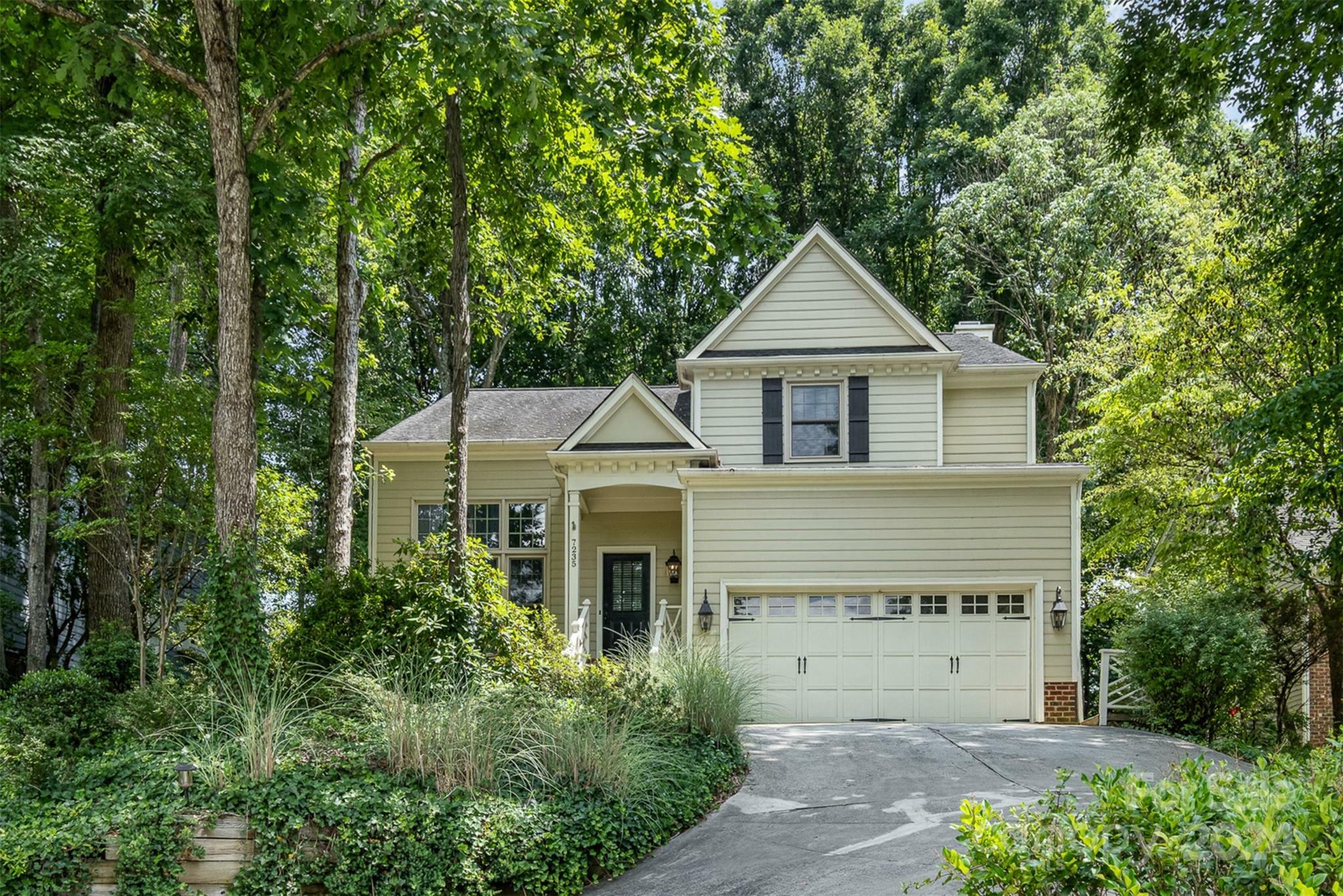 7235 Kinsmore Lane  Charlotte NC 28269 photo