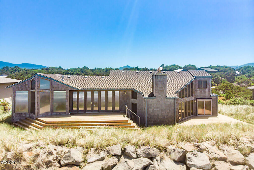 Property Photo:  267 Salishan Dr  OR 97388 