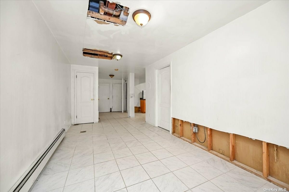 Property Photo:  172-31 Highland Avenue 2B  NY 11432 