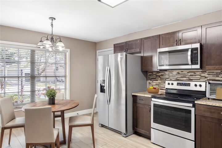 Property Photo: 1922 Dartford Court FL 33594
