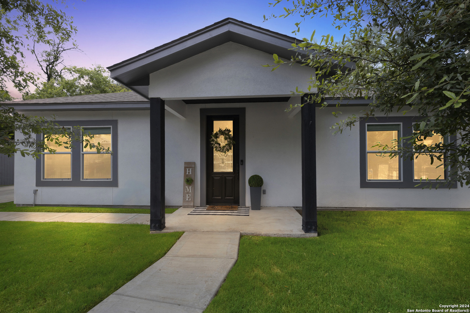 Property Photo:  303 Pendleton Ave  TX 78204 