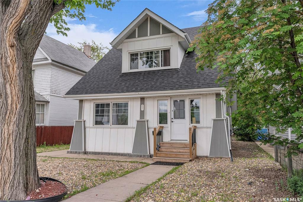 Property Photo:  931 7th Avenue N  SK S7K 2V7 