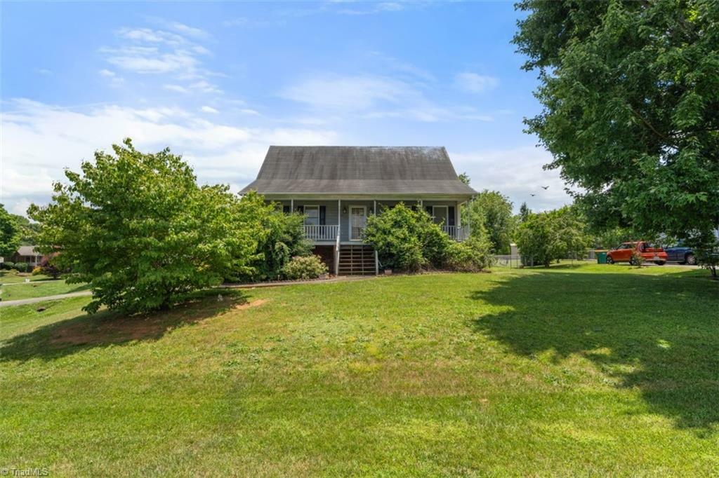 Property Photo:  700 Mimosa Court  NC 27023 