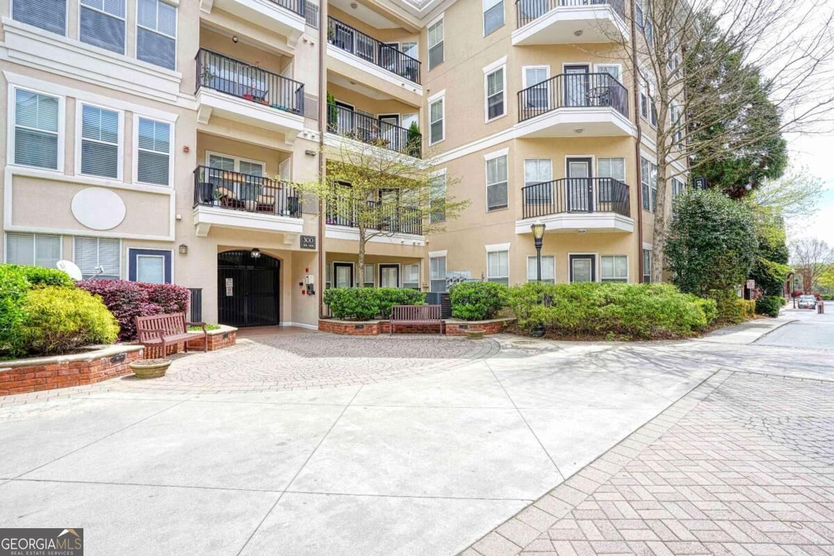 Property Photo: 1850 Cotillion Drive 3102 GA 30338
