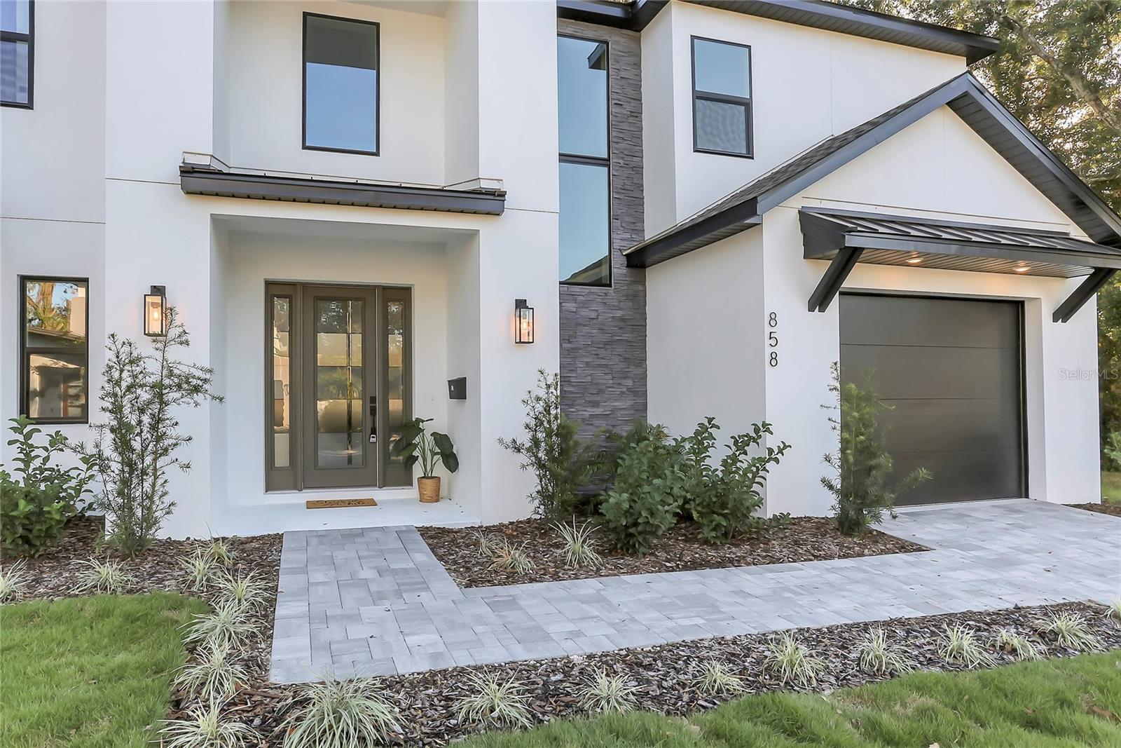 Property Photo: 858 Douglas Avenue FL 32789