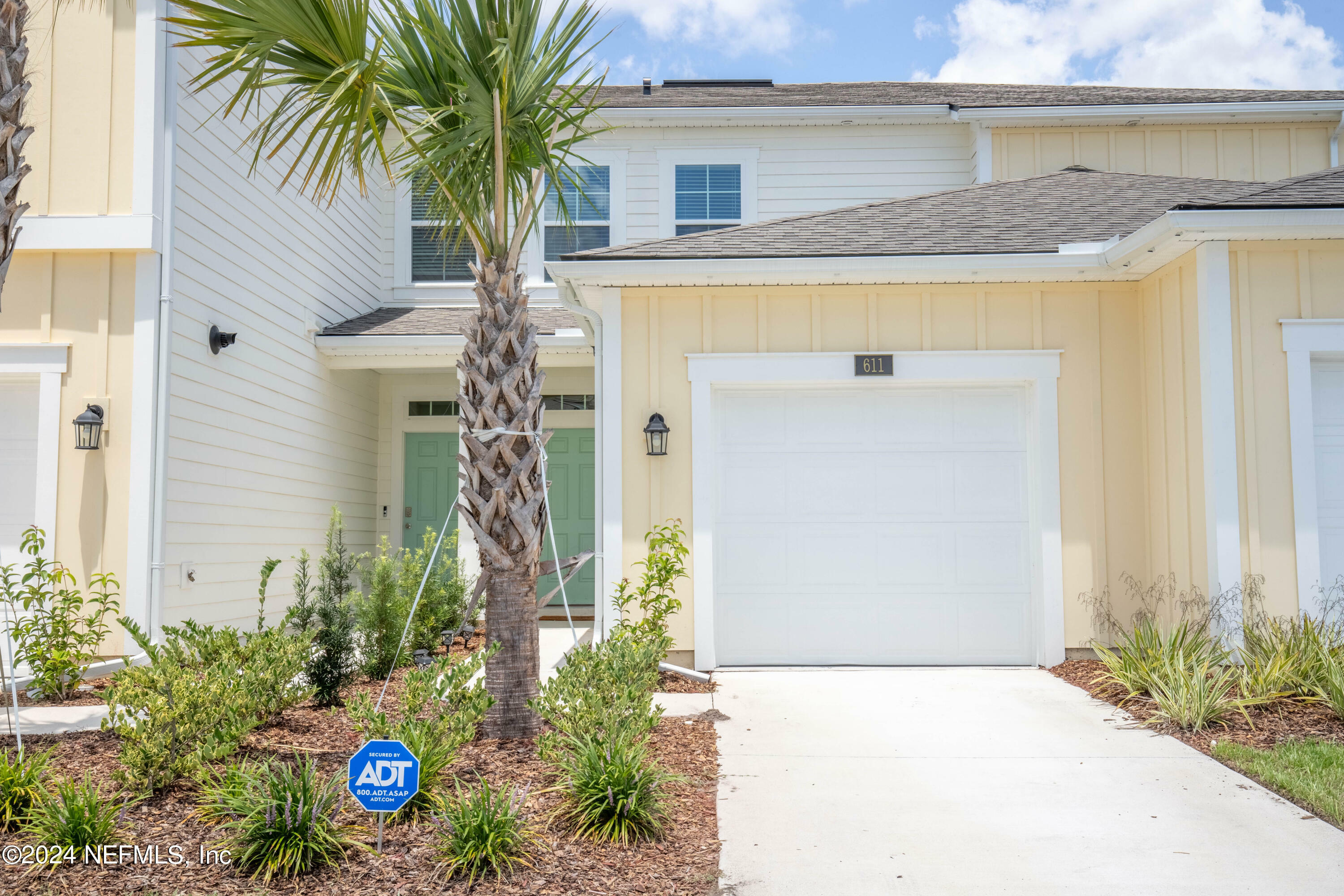 Property Photo:  611 Coastline Way  FL 32092 