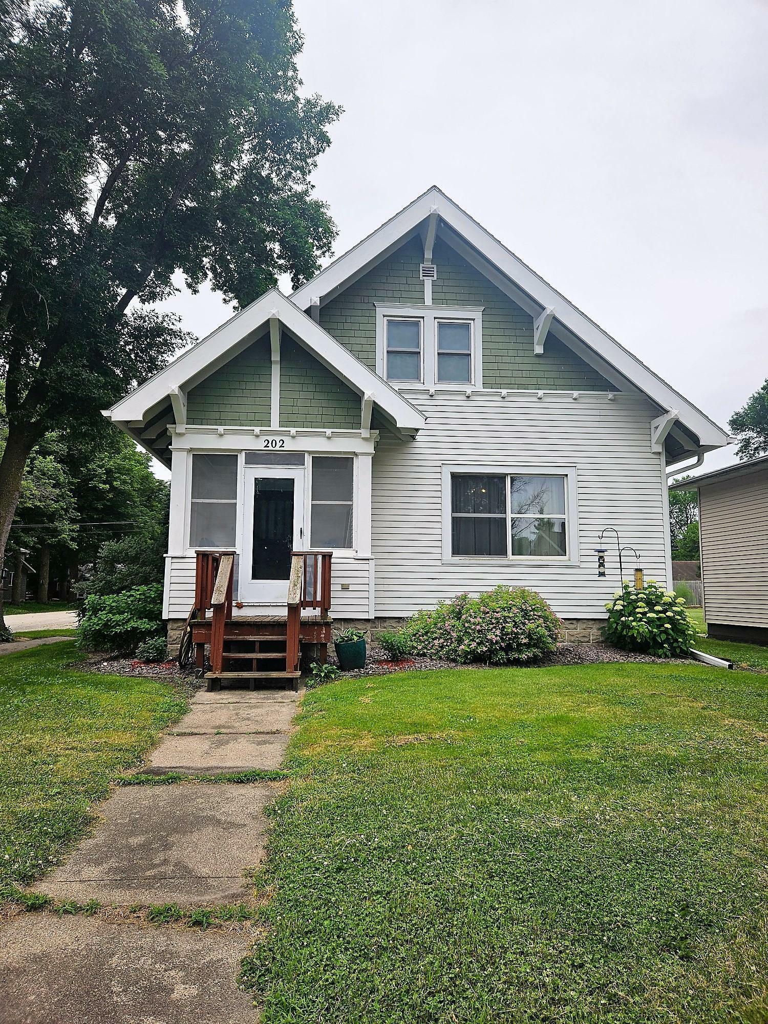 Property Photo:  202 Ash Avenue W  IA 50590 