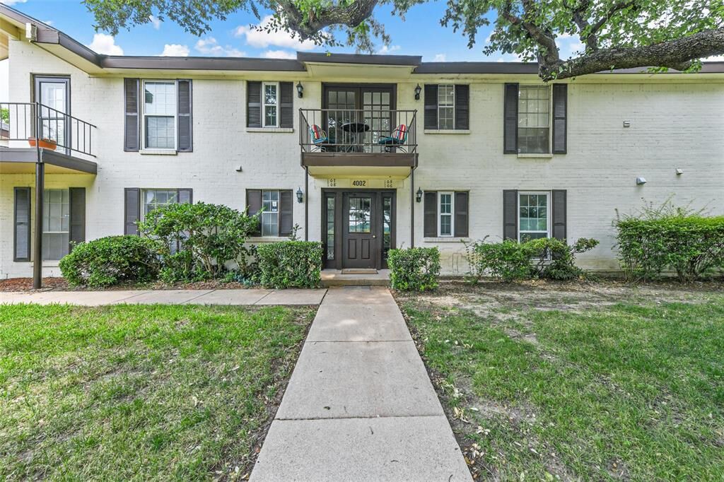 Property Photo:  4002 Ridglea Country Club Drive 108  TX 76126 