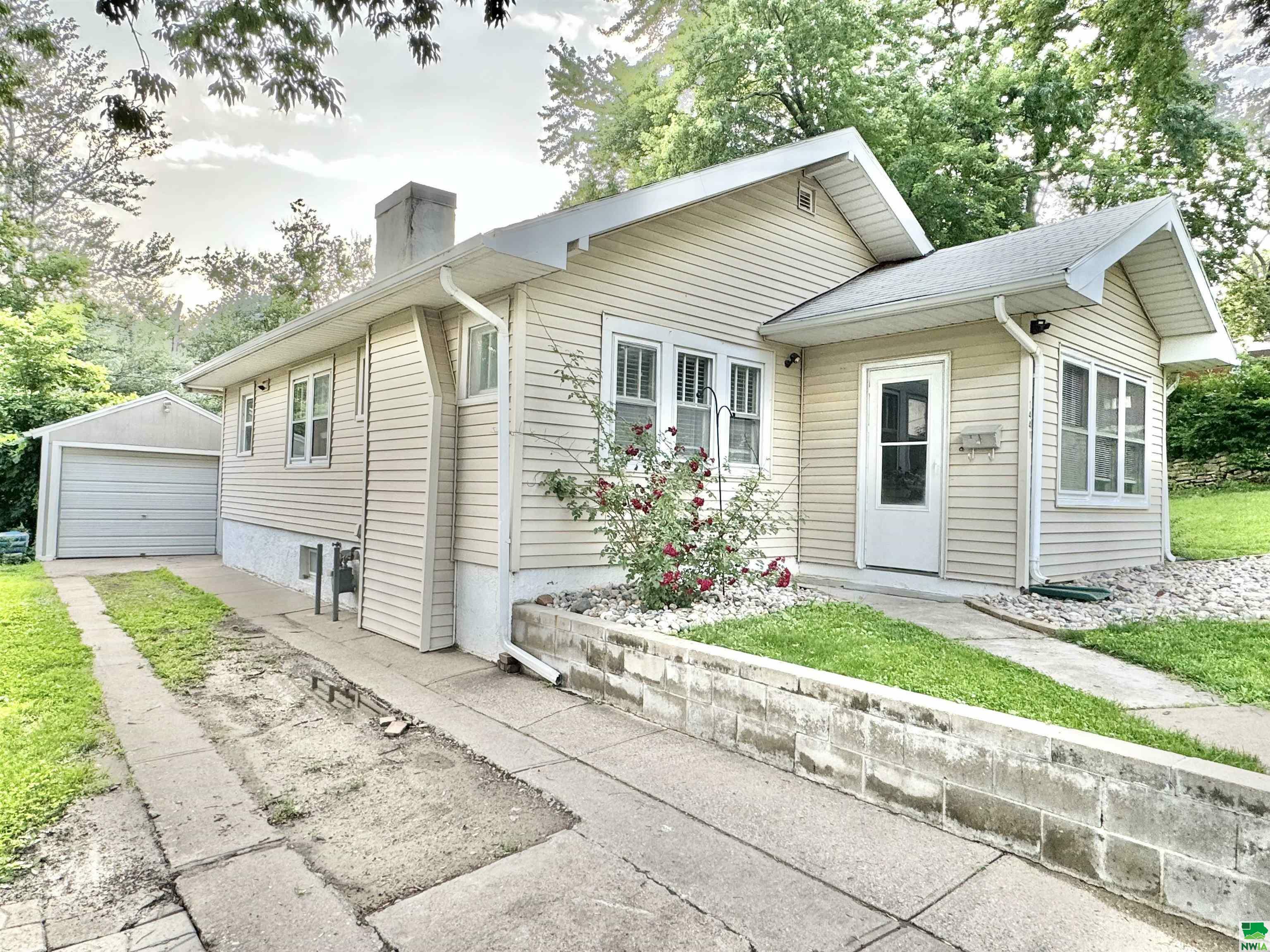 Property Photo:  1441 John Street  IA 51103 