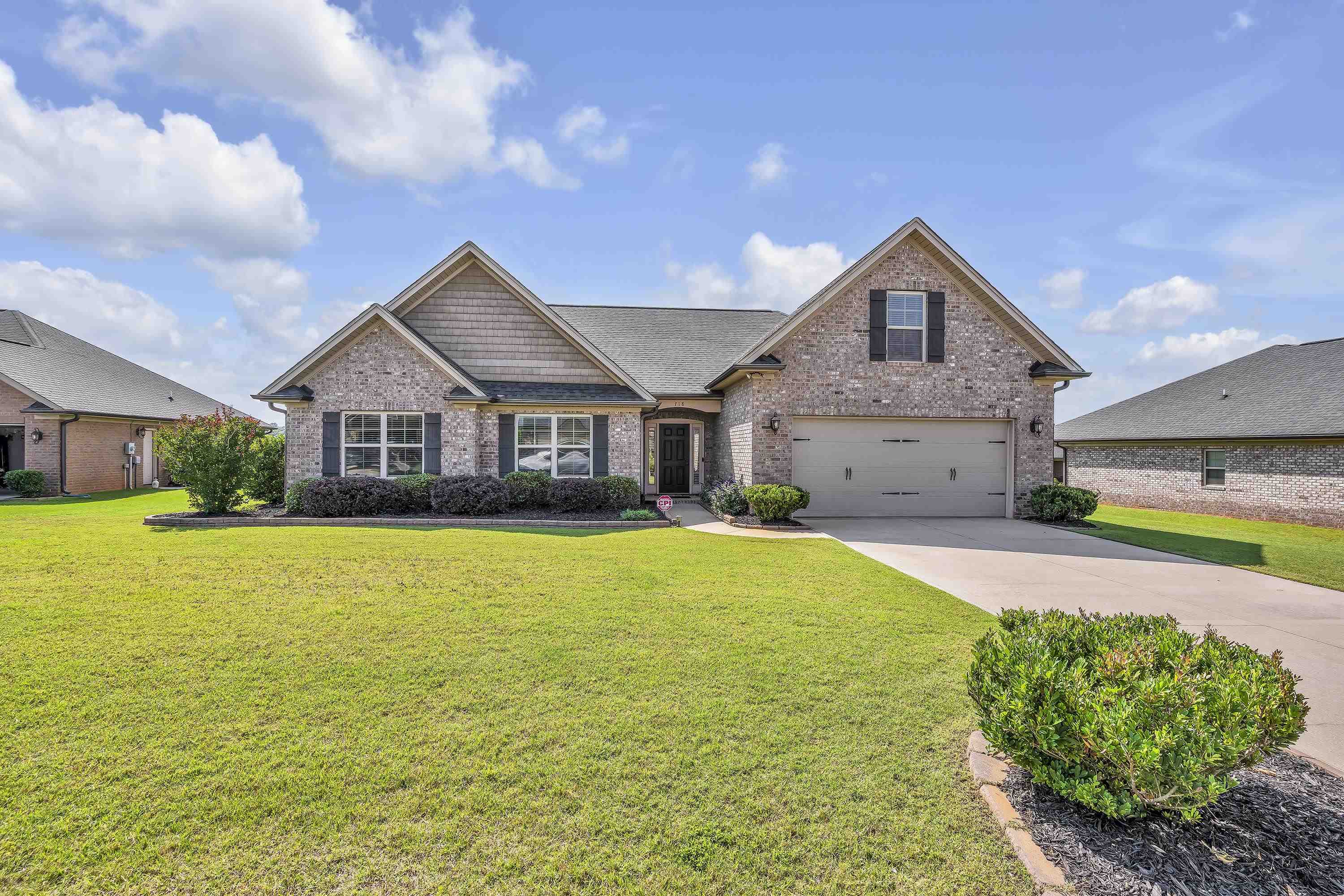 Property Photo:  718 W Dateria Way  SC 29349 