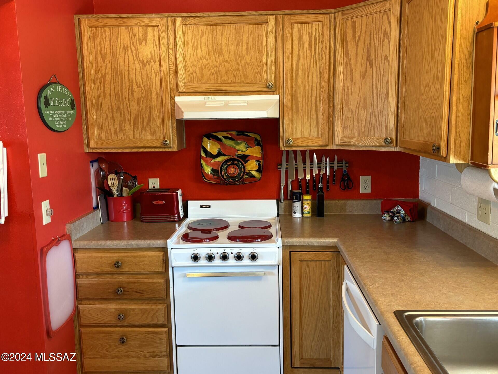 Property Photo:  92 S Paseo Pena B  AZ 85614 