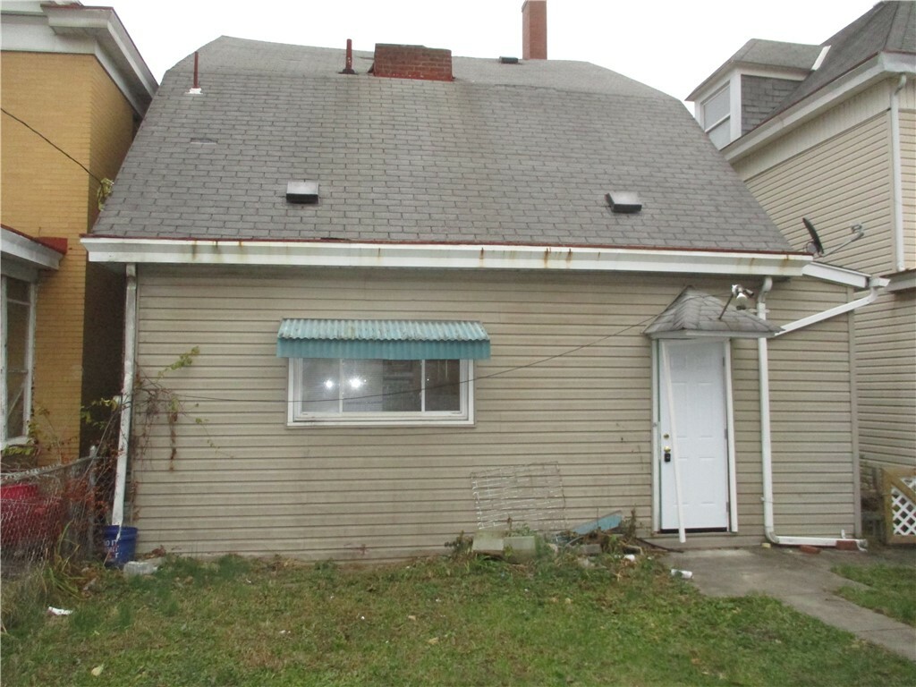 Property Photo:  415 Russellwood Ave  PA 15136 