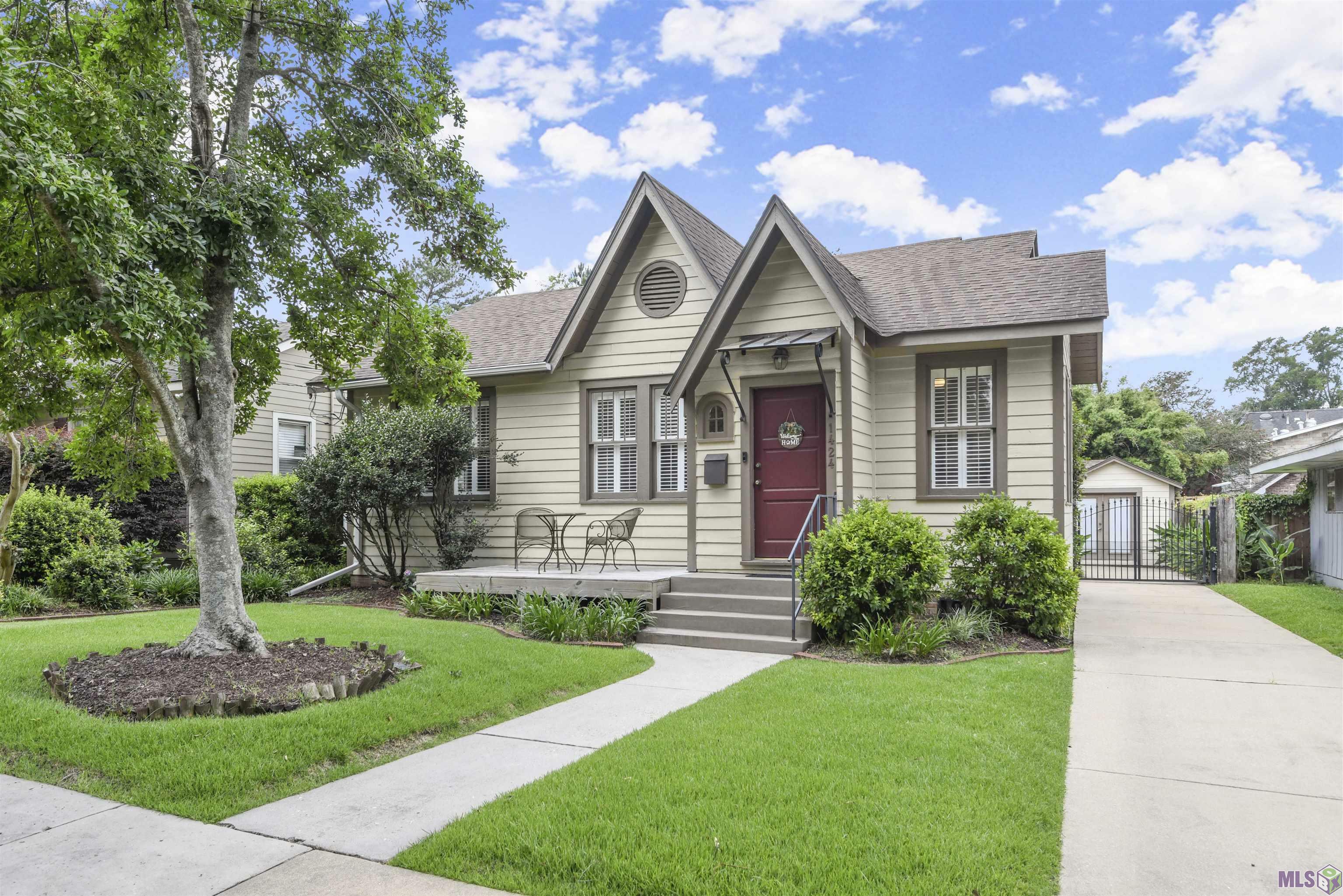 Property Photo:  1424 Saint Rose Avenue  LA 70808 