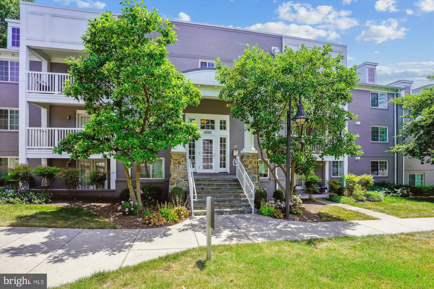 Property Photo: 4083 S Four Mile Run Drive 102 VA 22204