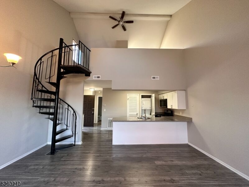 Property Photo:  2 Solitude Ct  NJ 07462 