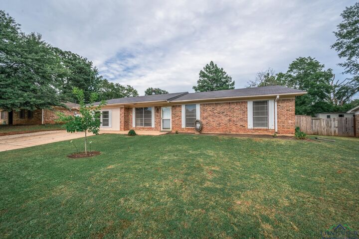 Property Photo: 305 Dalee Dr TX 75650