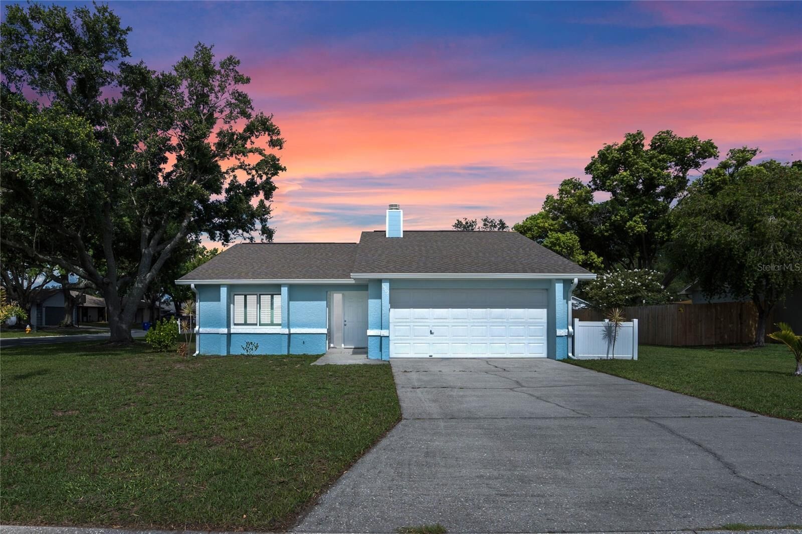 Property Photo:  5902 N Fork Court  FL 33809 