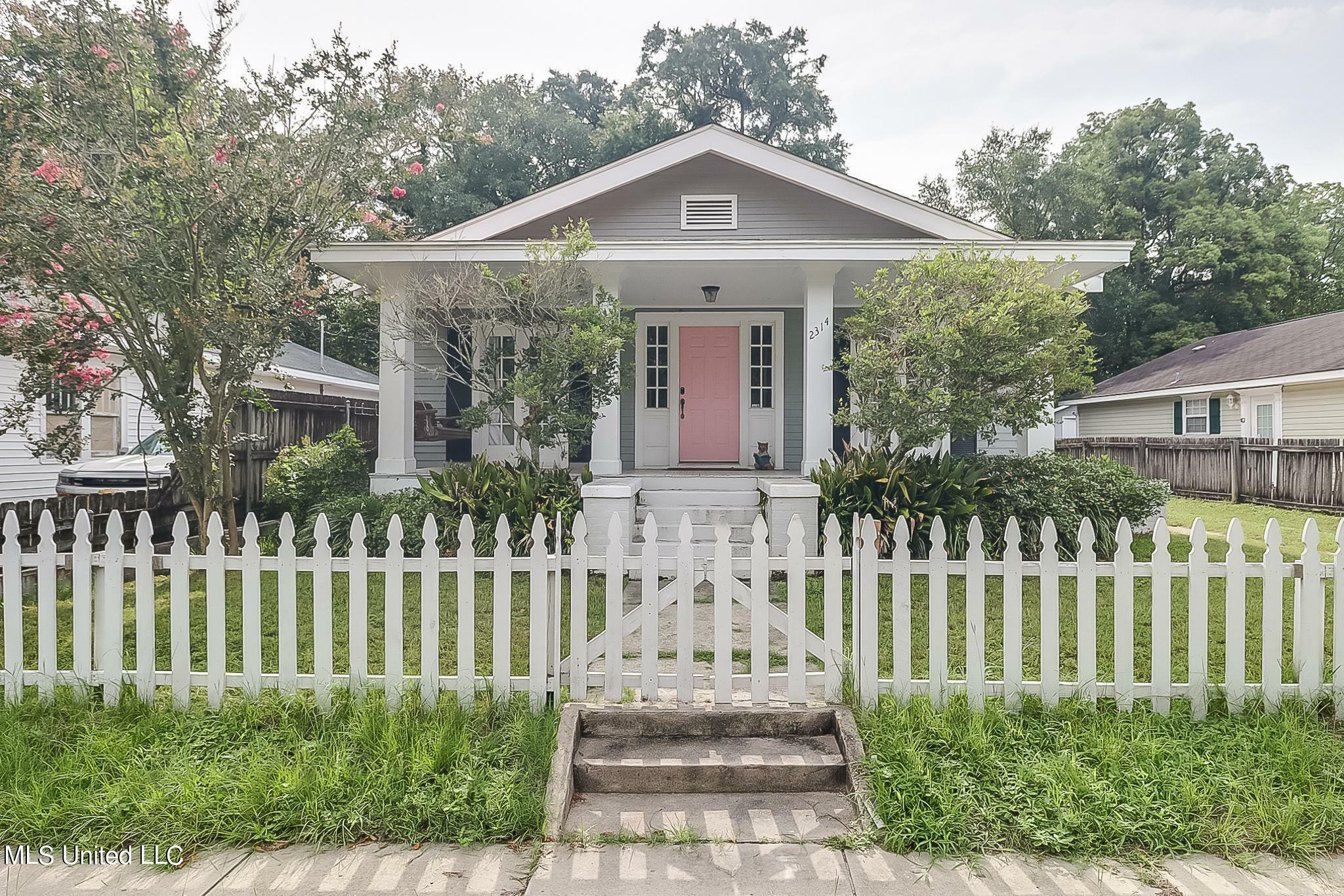 Property Photo:  2314 East Avenue  MS 39501 