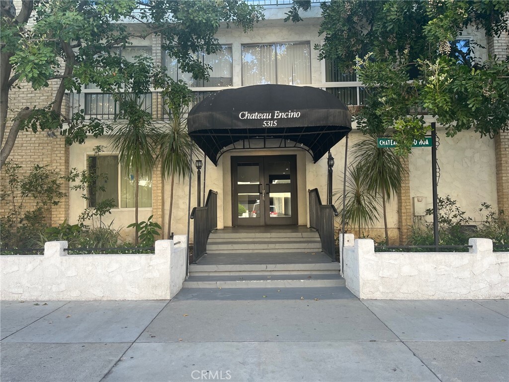 Property Photo: 5315 Zelzah Avenue 2 CA 91316