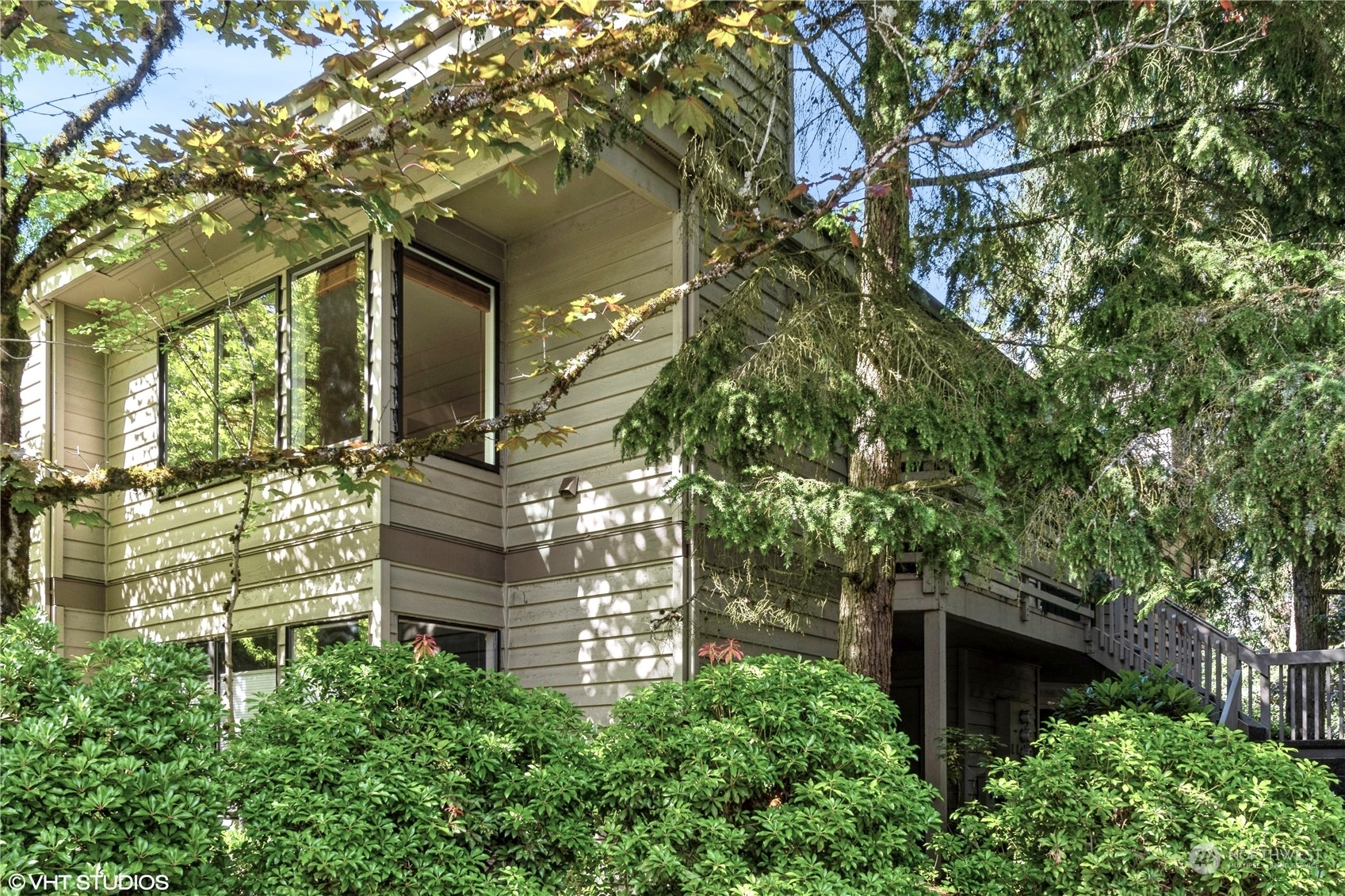 Property Photo:  1372 Bellevue Way NE 8  WA 98004 