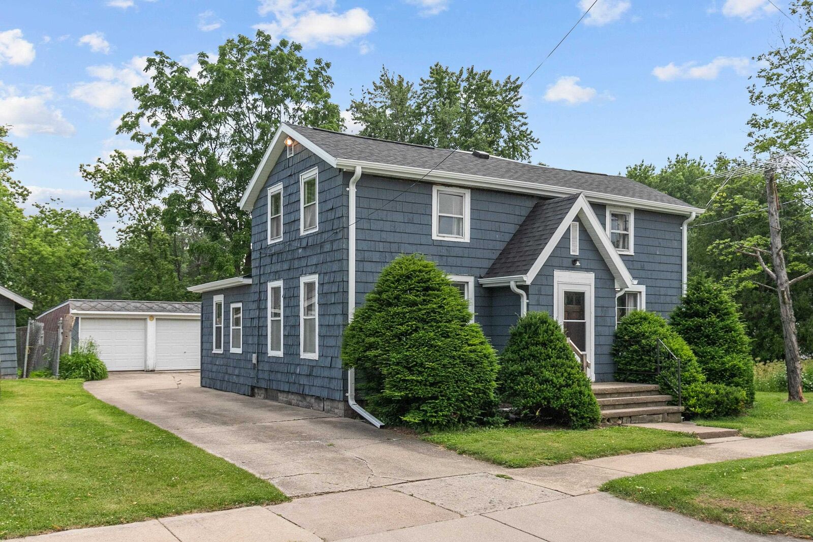 Property Photo:  211 1st Street  WI 54952-3003 
