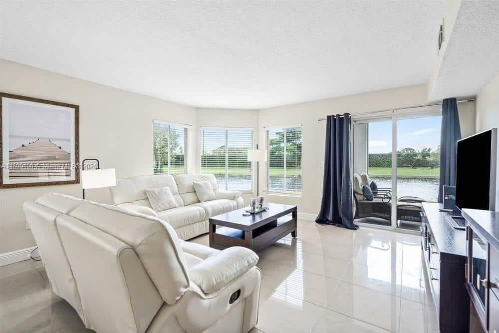 Property Photo:  815 W Boynton Beach Blvd 6-101  FL 33426 