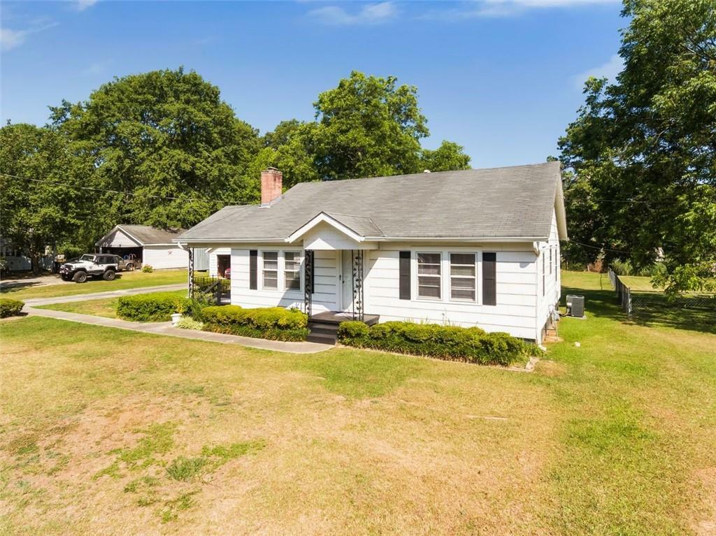 Property Photo:  116 Poplar Street  GA 30213 