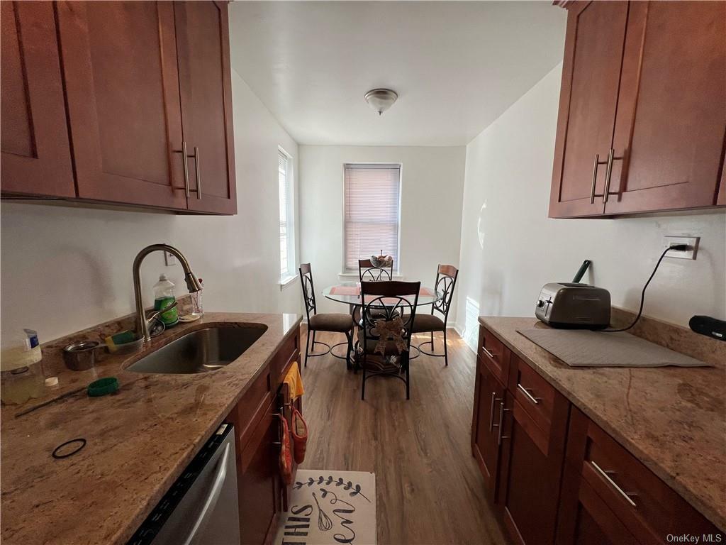 Property Photo:  2080 Barnes Avenue 5D  NY 10462 