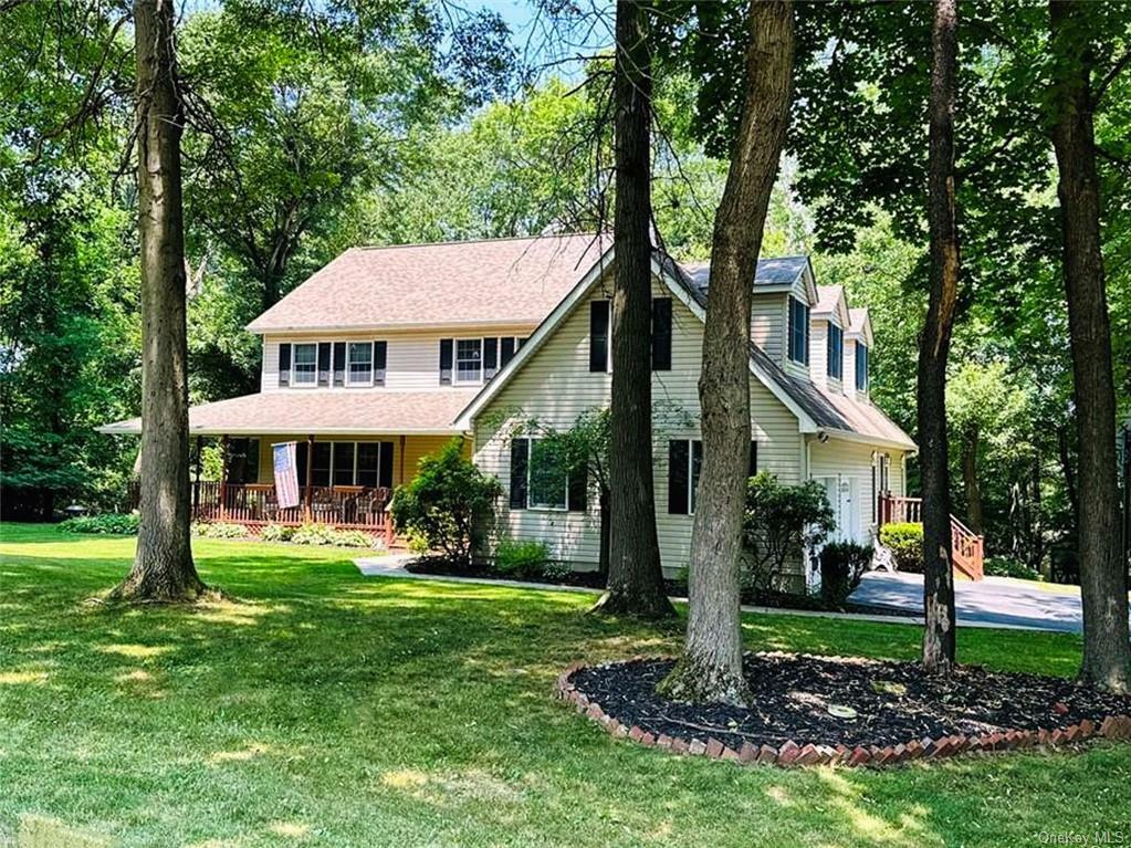 Property Photo:  6 Lakewood Drive  NY 12553 