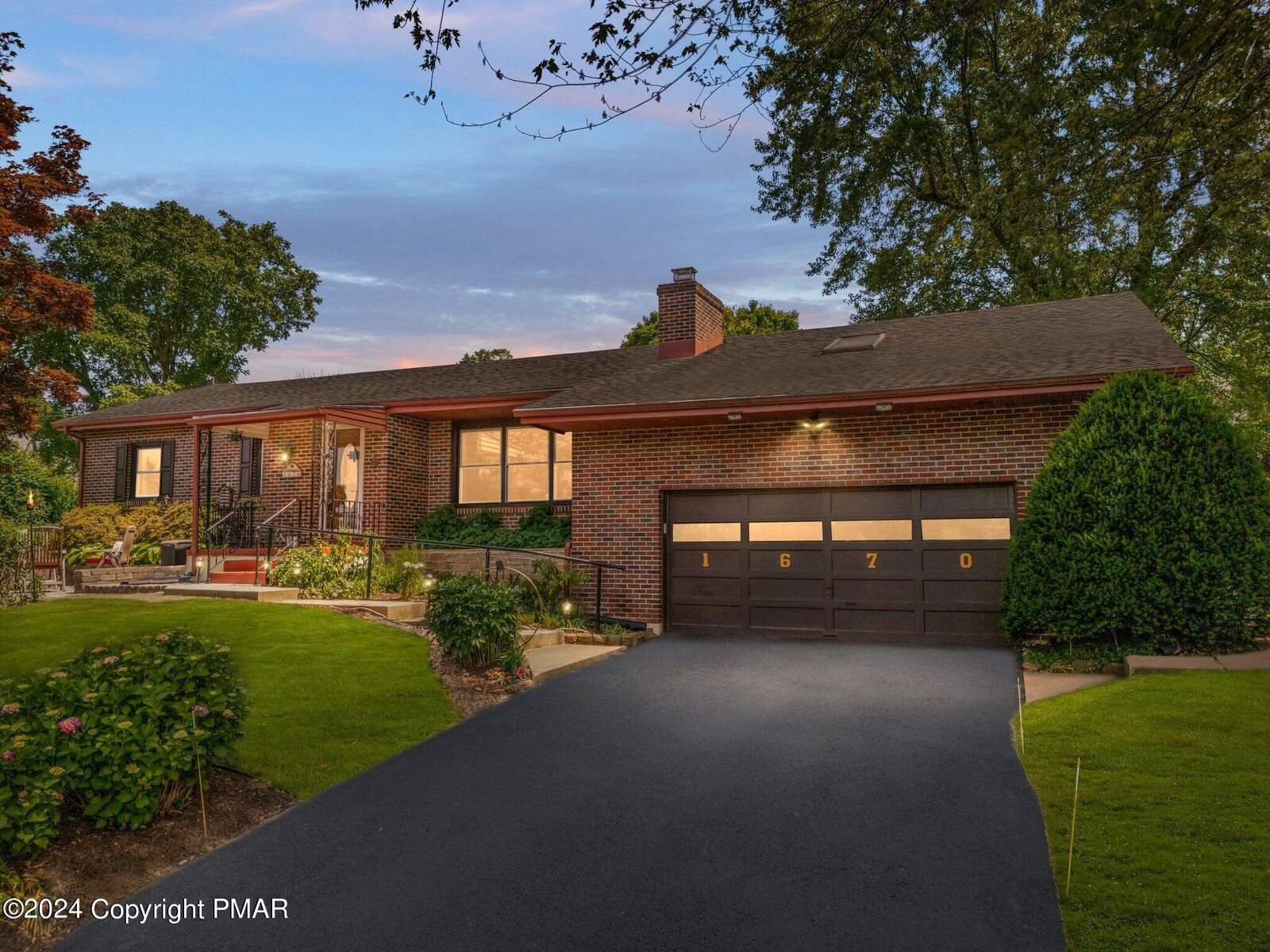 Property Photo:  1670 Lindberg Street  PA 18020 
