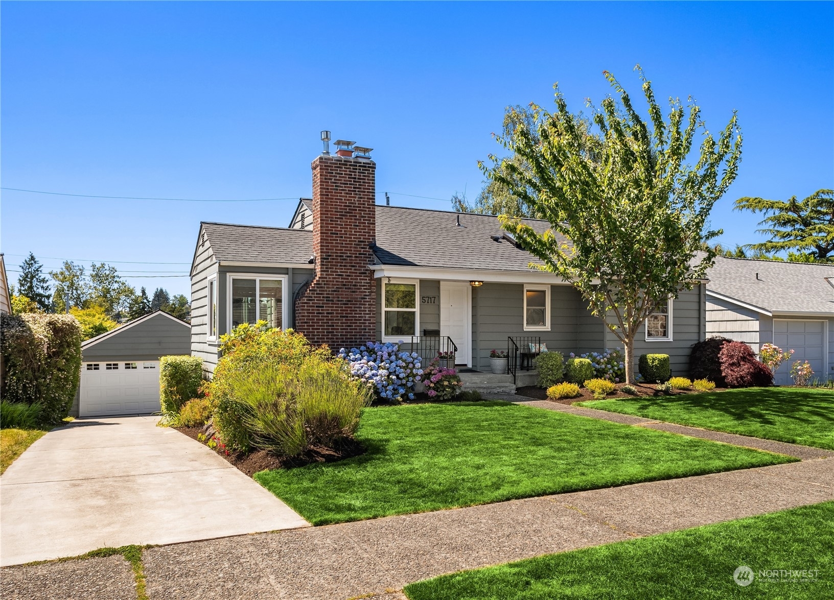 Property Photo:  5717 59th Avenue NE  WA 98105 