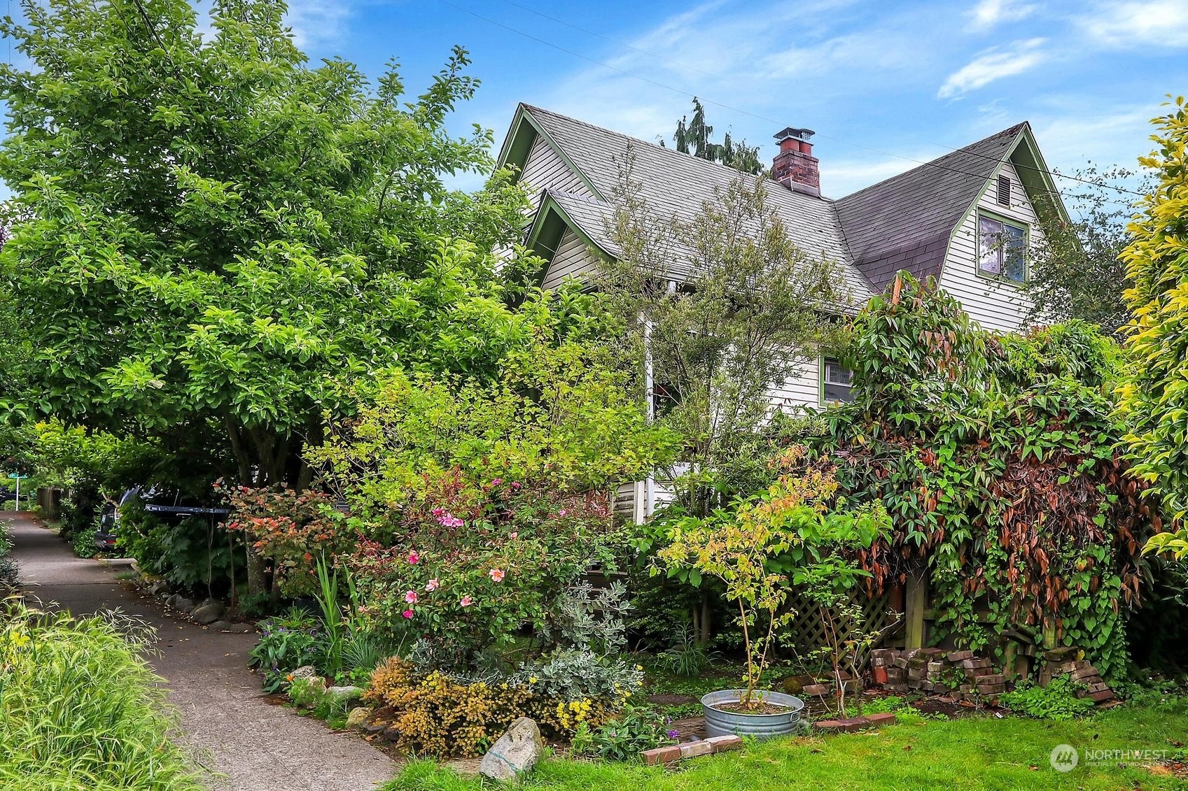 Property Photo:  1057 E Harrison Street  WA 98102 