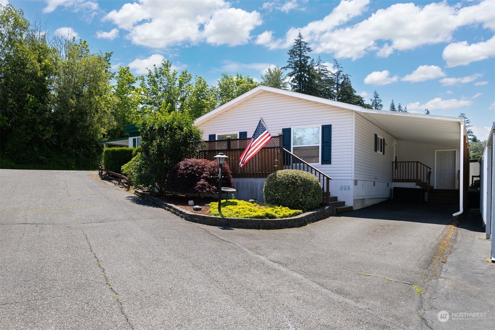 Property Photo:  1200 Lincoln Street 184  WA 98229 