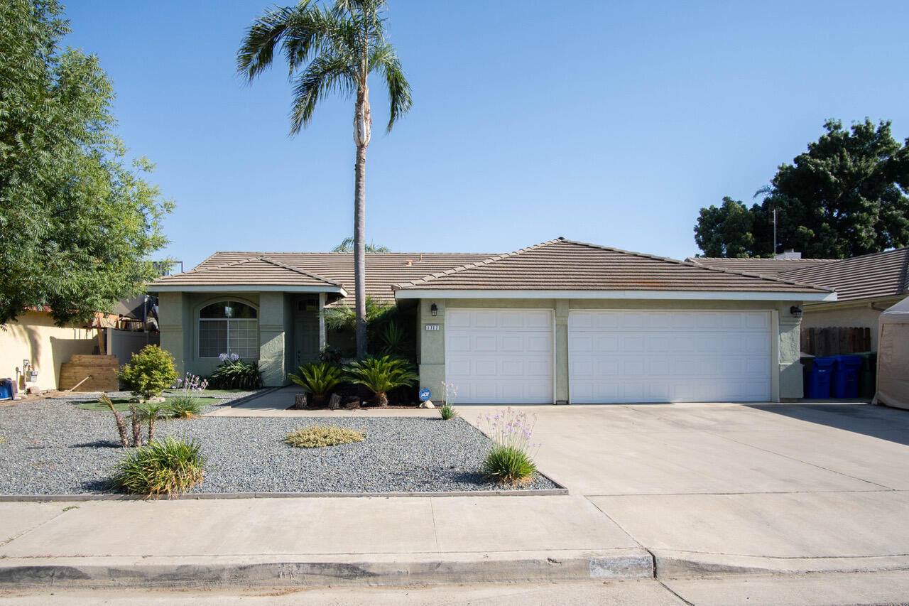 Property Photo: 1717 W River Avenue CA 93257