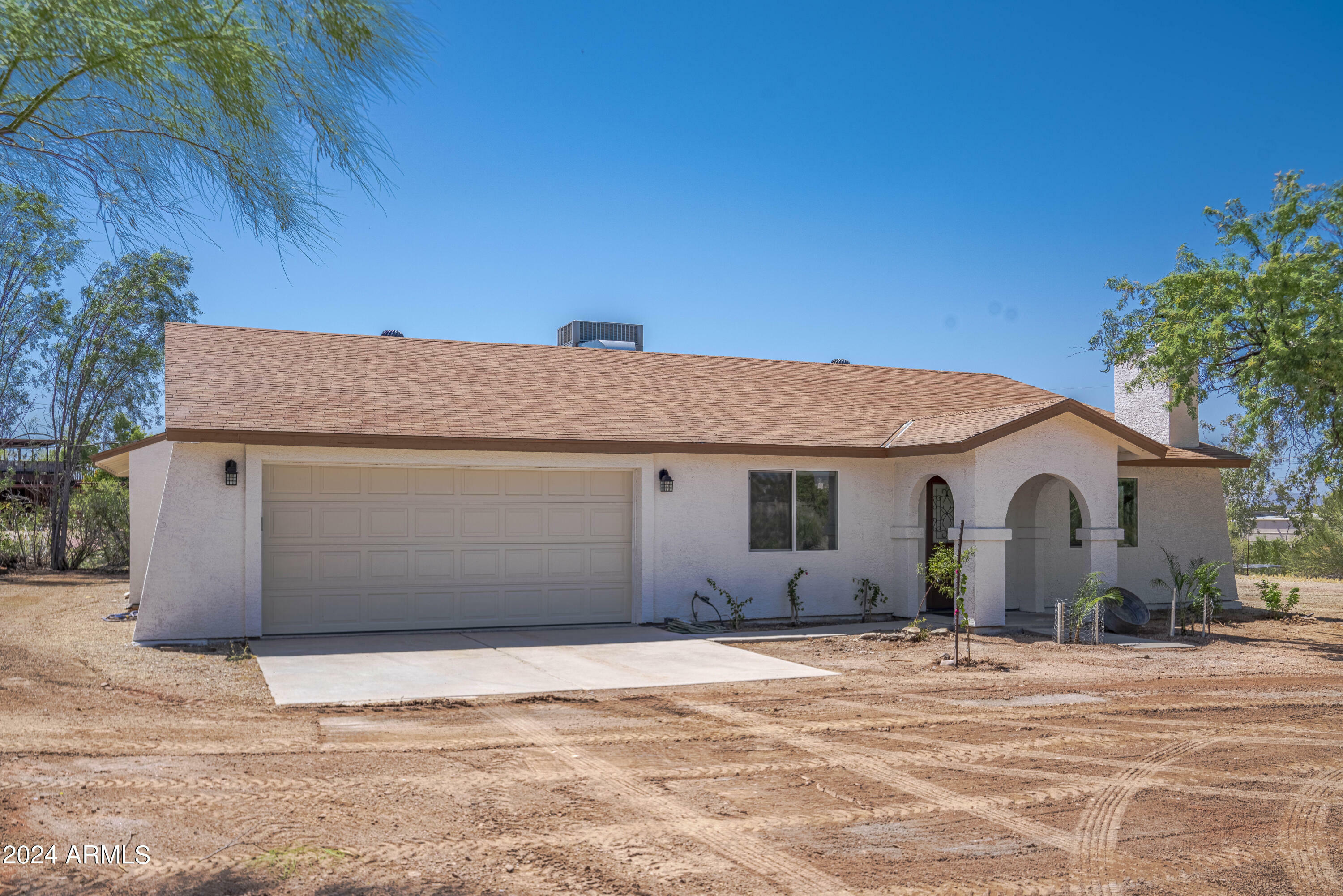 Property Photo:  905 Oasis Drive  AZ 85390 