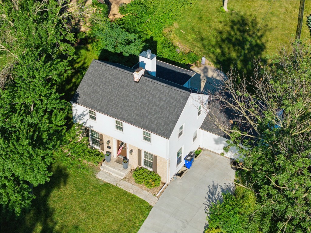 Property Photo: 2224 Country Club Drive SE IA 52403