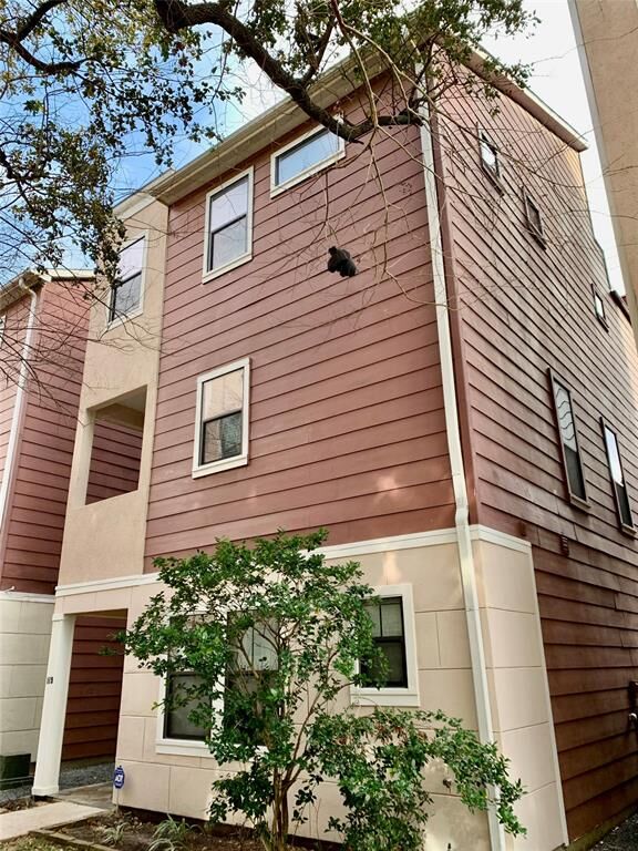 Property Photo: 119 W 10th Street TX 77008