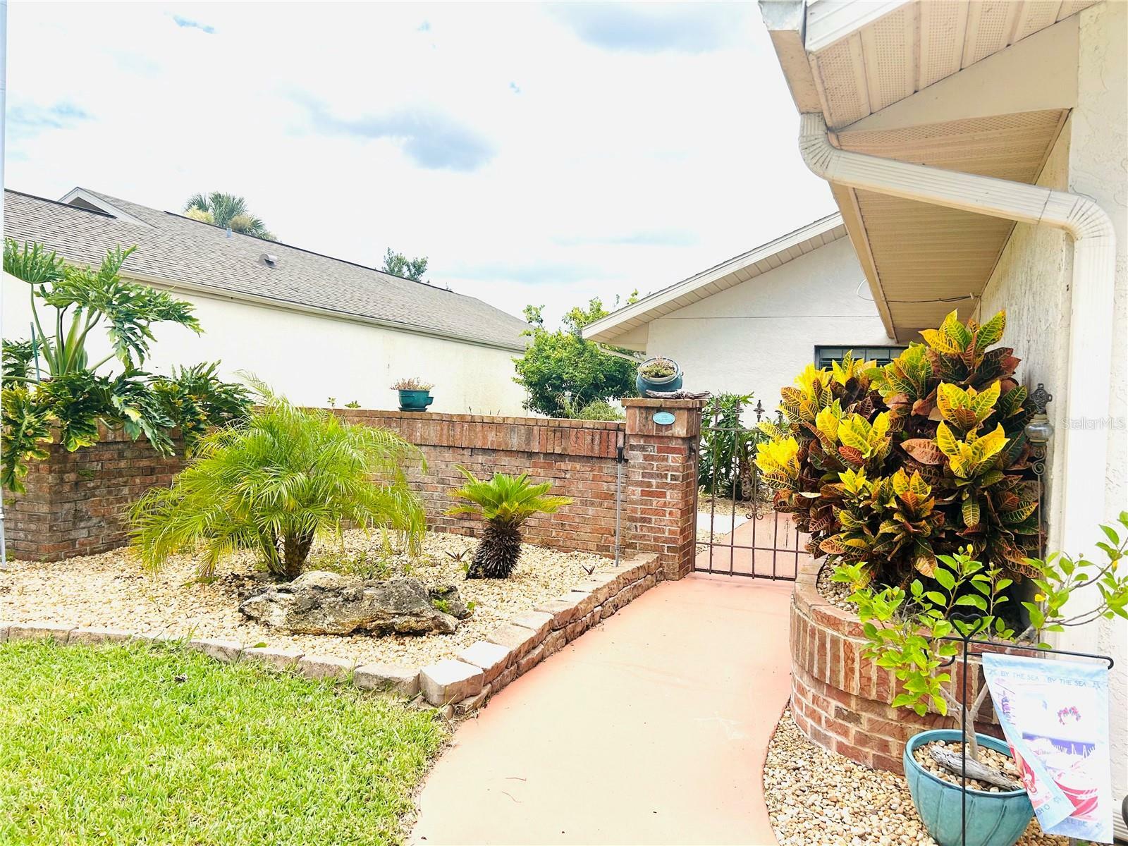 Property Photo:  1519 S Pointe Drive  FL 34748 