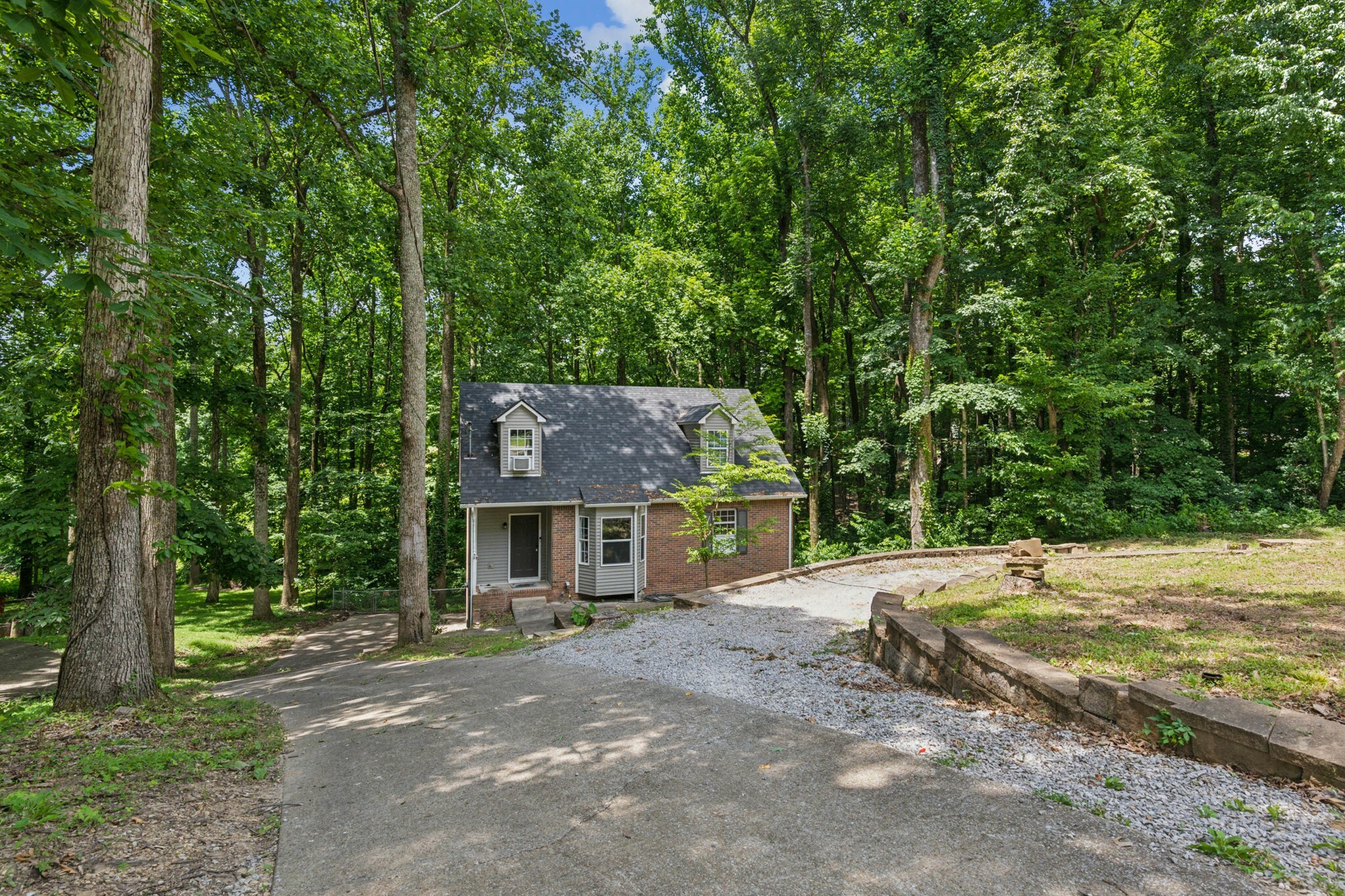 Property Photo:  1012 Tulip Dr  TN 37188 