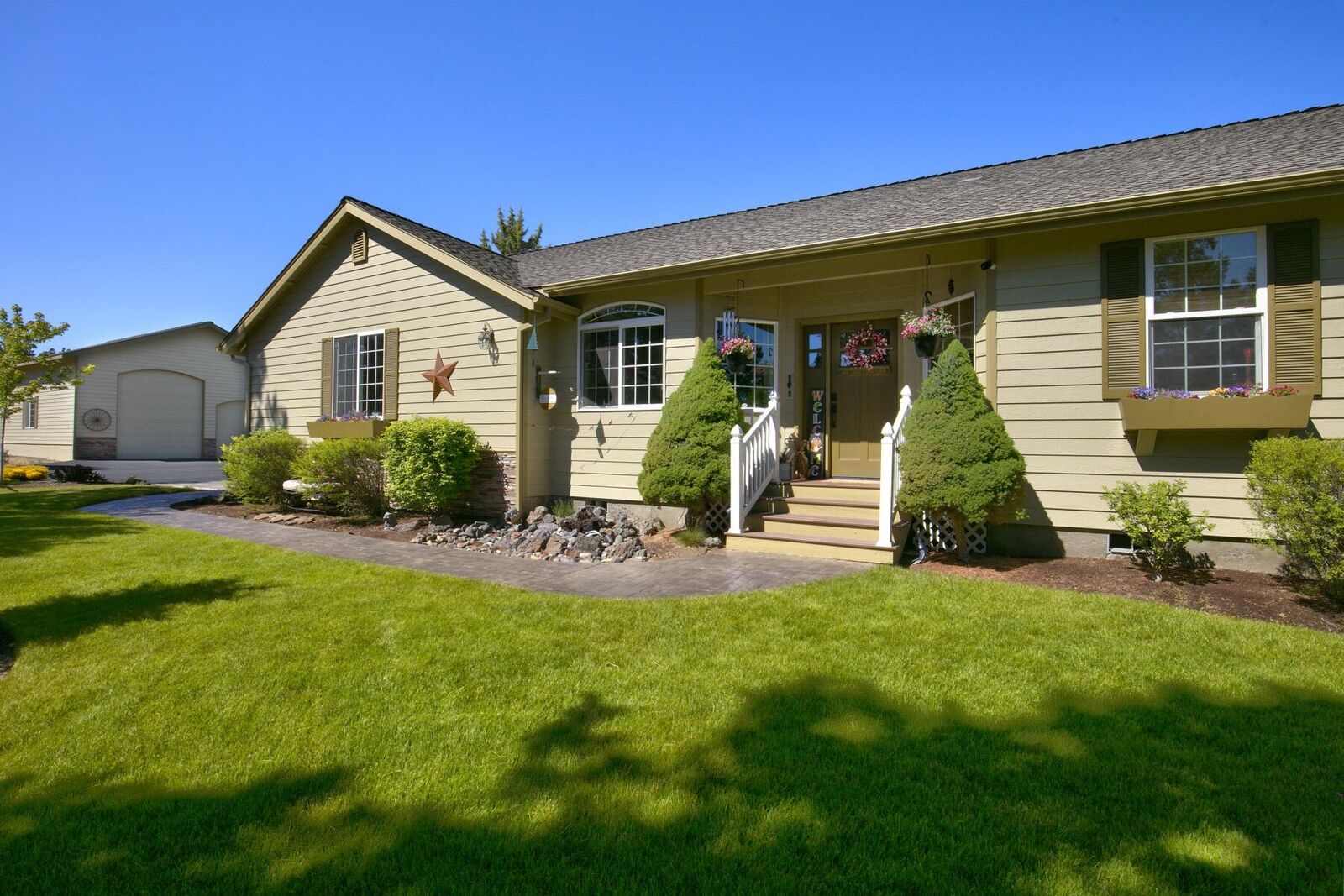 Property Photo:  1775 NW 74th Street  OR 97756 
